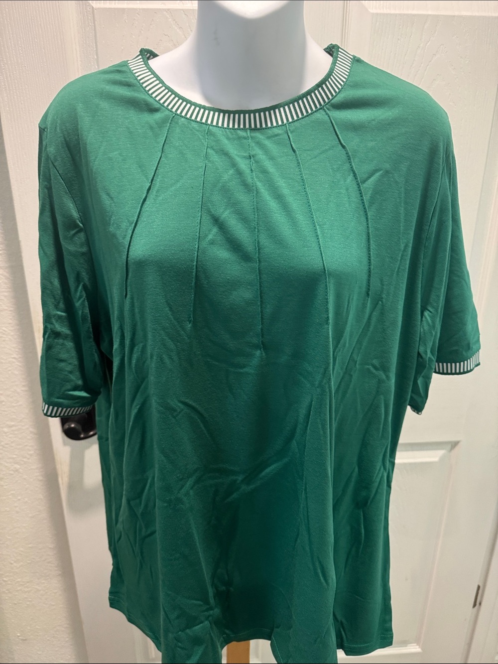 Women's Emerald Green Short Sleeve Top with Contrast Trim